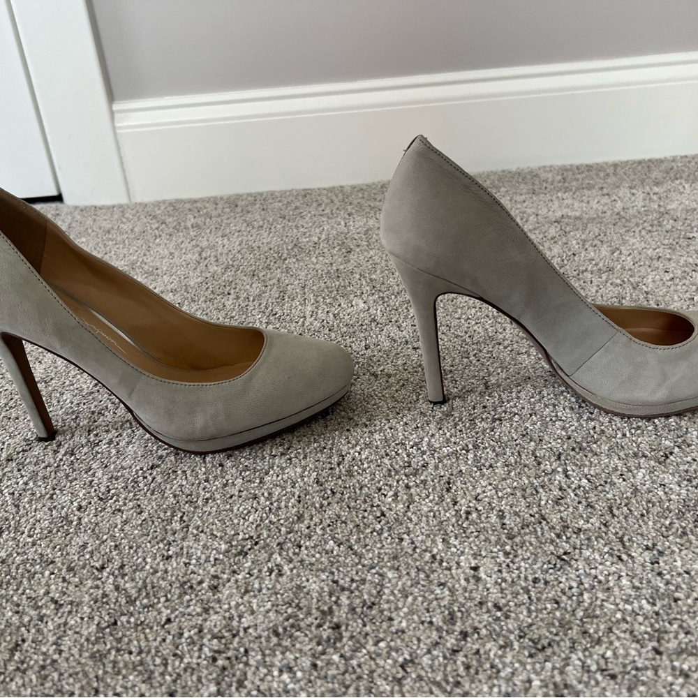 Jessica Simpson Light Gray Leather Stiletto Pumps - Picture 4 of 10